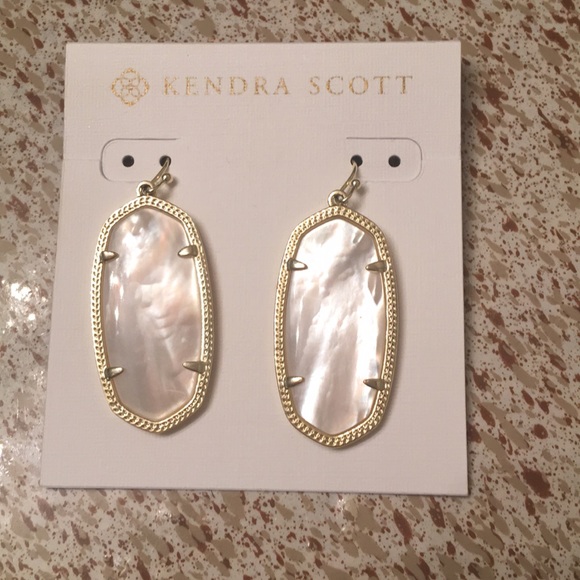 Kendra Scott Jewelry - Kendra scott Mother of pearl Elle earrings